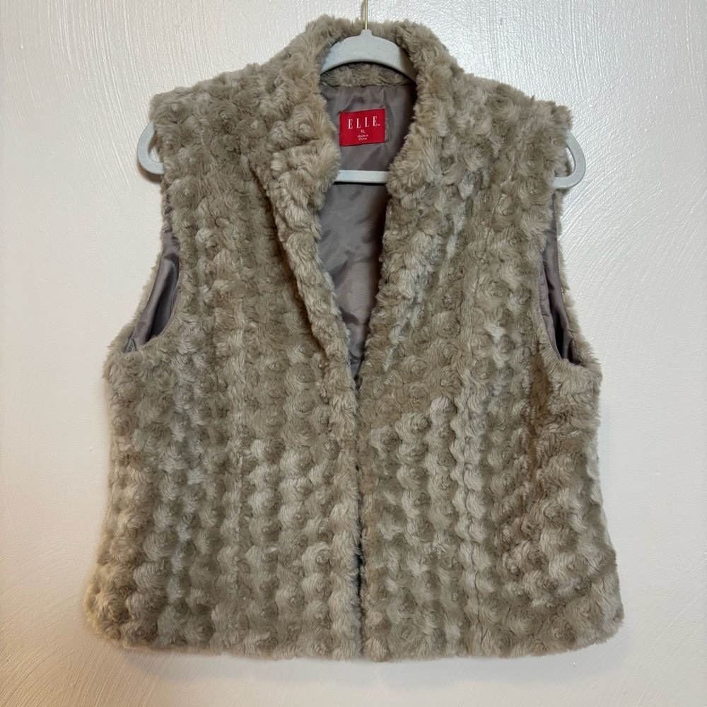 Elle Women’s Faux Fur Vest Tan Rose Swirl Pattern Texture Size XL‎